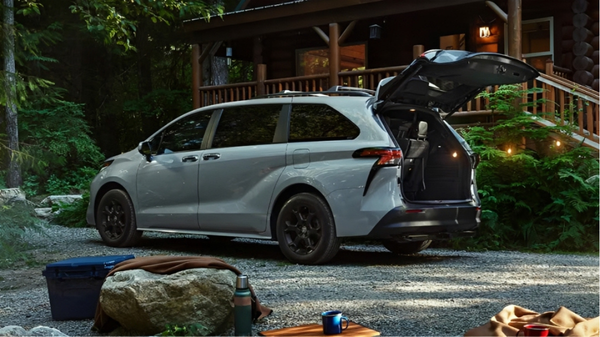 2026 Sienna vs 3‑Row SUV: Which Gets Annoying Slower on a 2‑Night Trip?