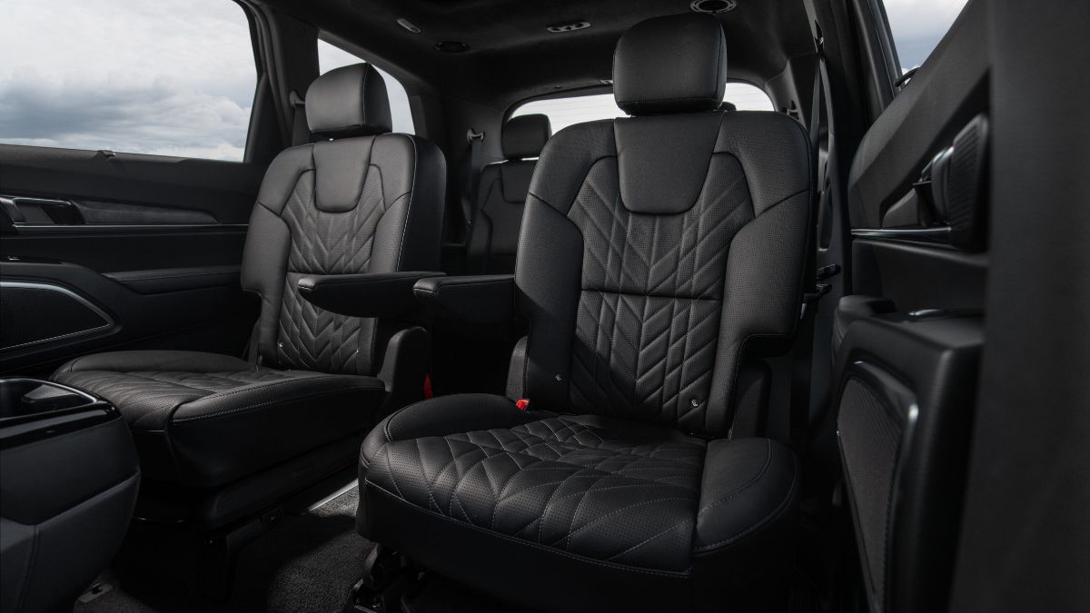 Bench Seat or Captain’s Chairs? What Feels Better on Family Weekends