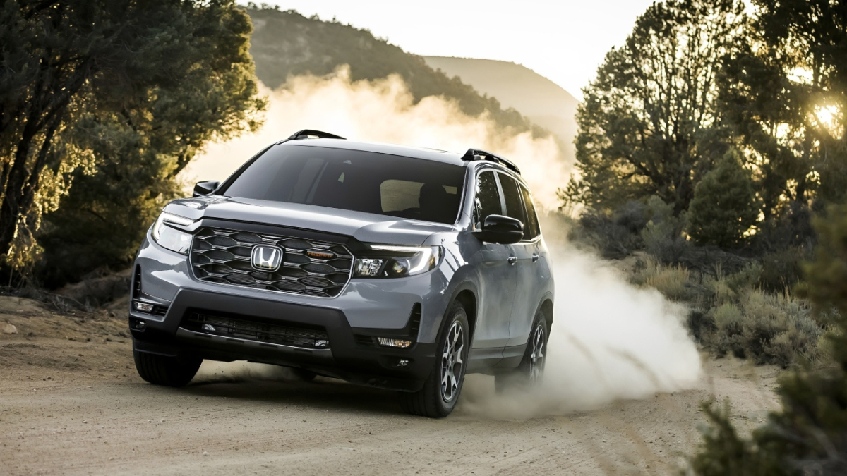 When 2‑Row SUVs Stop Working: The Family Weekend Packing Rule