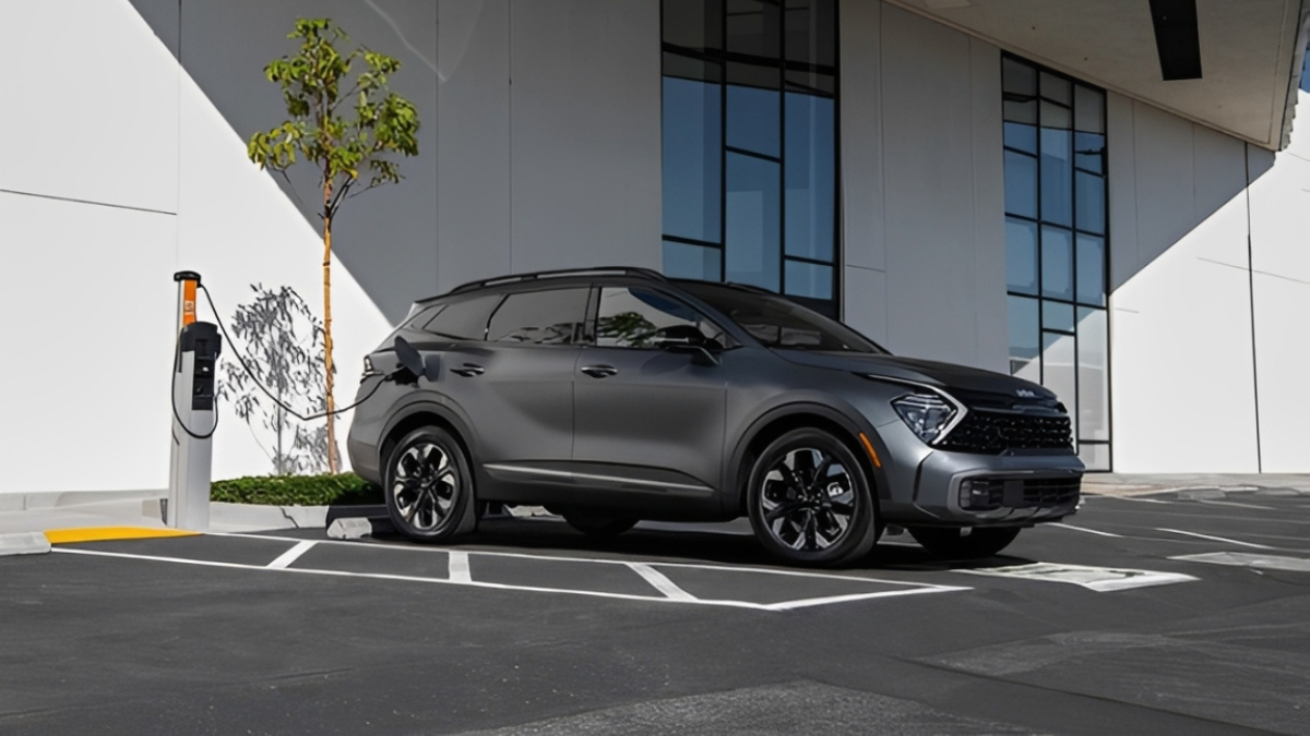 Can a Plug‑In Hybrid Do a Cabin Weekend Without Charging Drama?