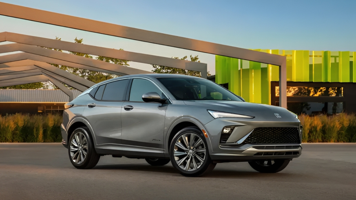 Sedan vs Small SUV for 500 Miles in 2026: Which Costs Less to Live With?