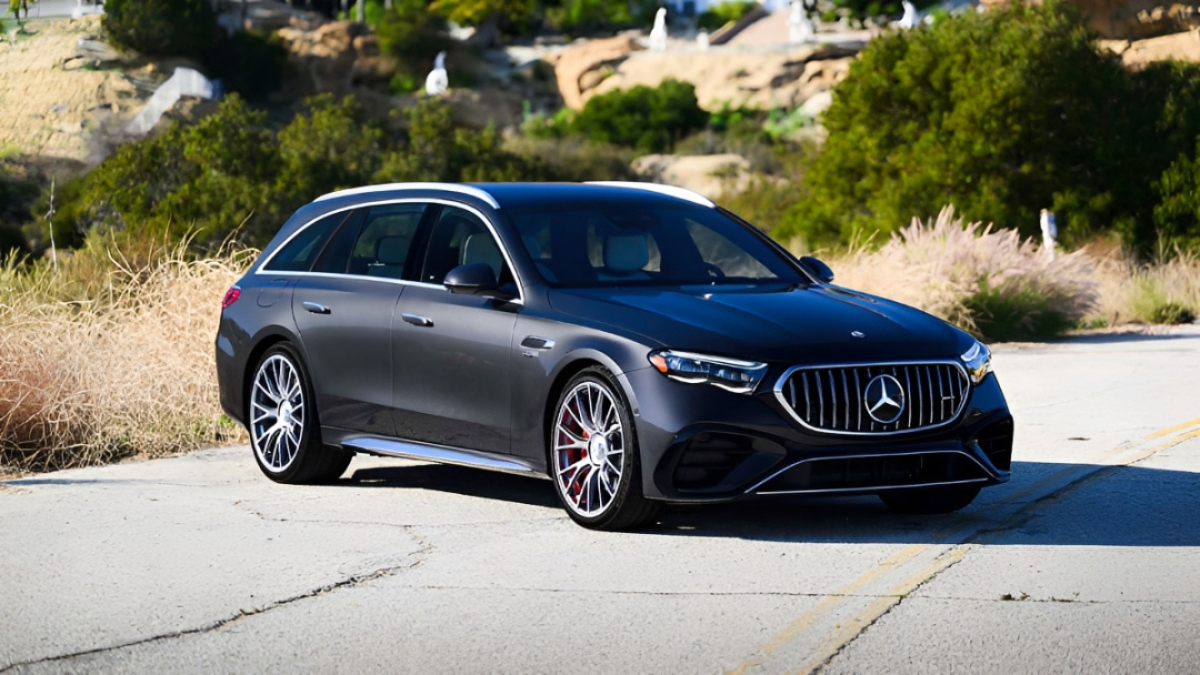 Hybrid SUV, Wagon, or Minivan: Best for Bad‑Weather Weekends in 2026?