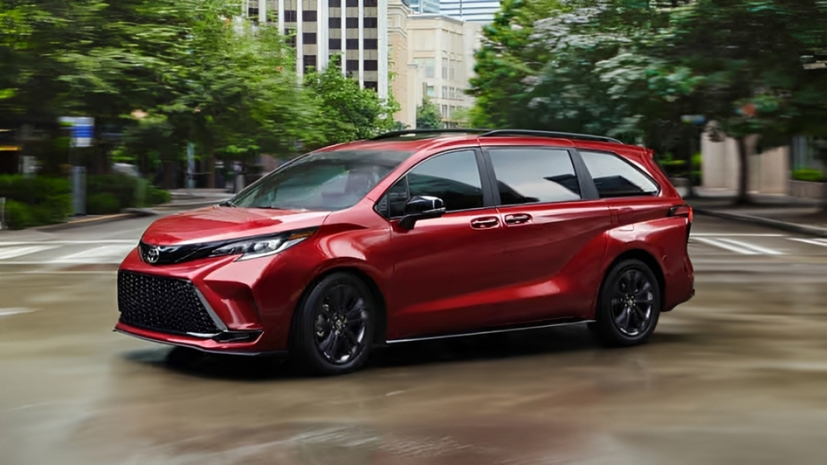 2026 Sienna vs 2026 Carnival: Which Road-Trip Minivan Wins?