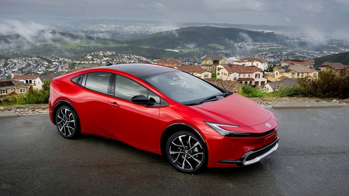 Gas-Saver Rentals: 7 Hybrids for Route 66 Road Trips (2026)
