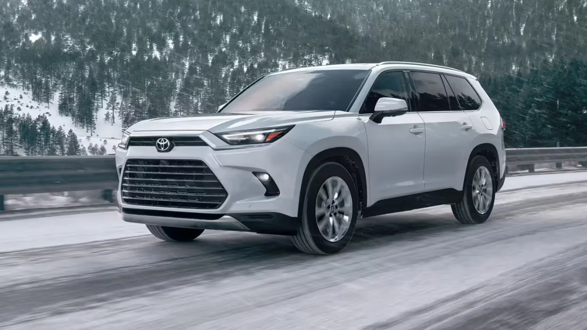 2026 Outback vs 2026 Grand Highlander: Cabin Weekend Fit
