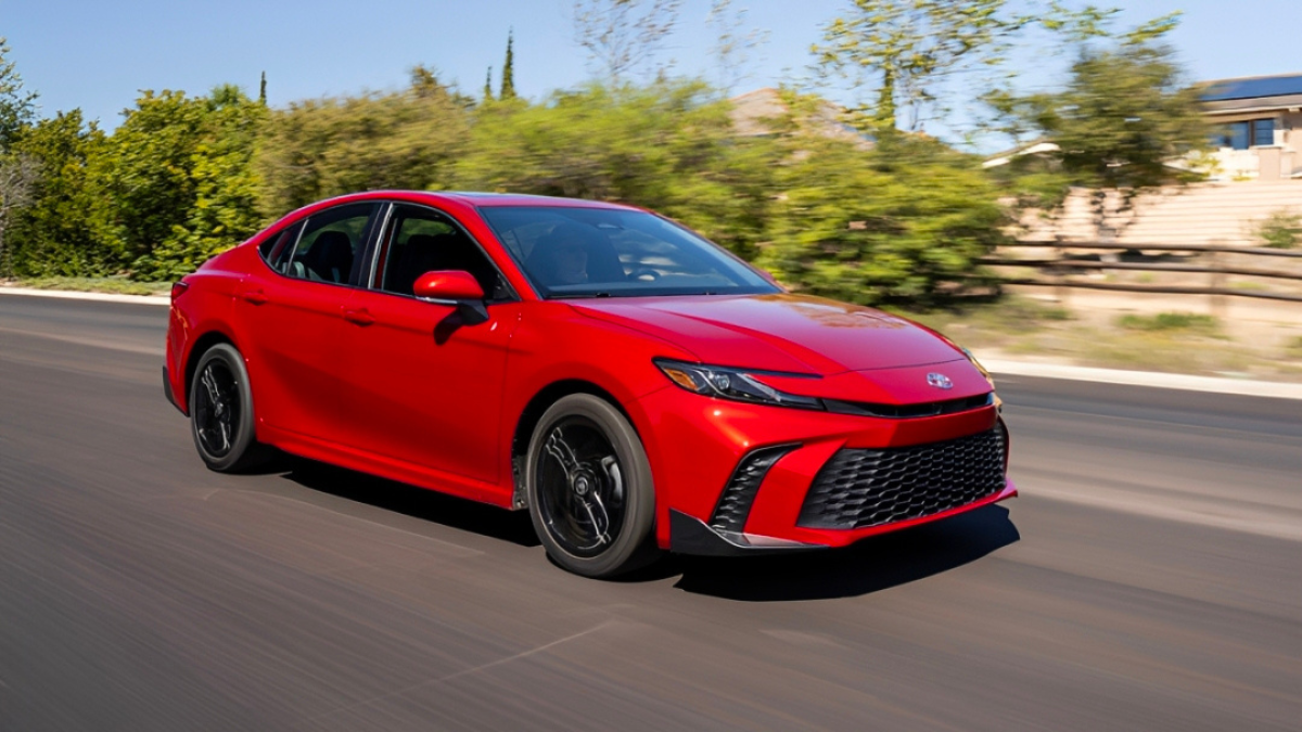 Gas-Saver Rentals: 7 Hybrids for Route 66 Road Trips (2026)
