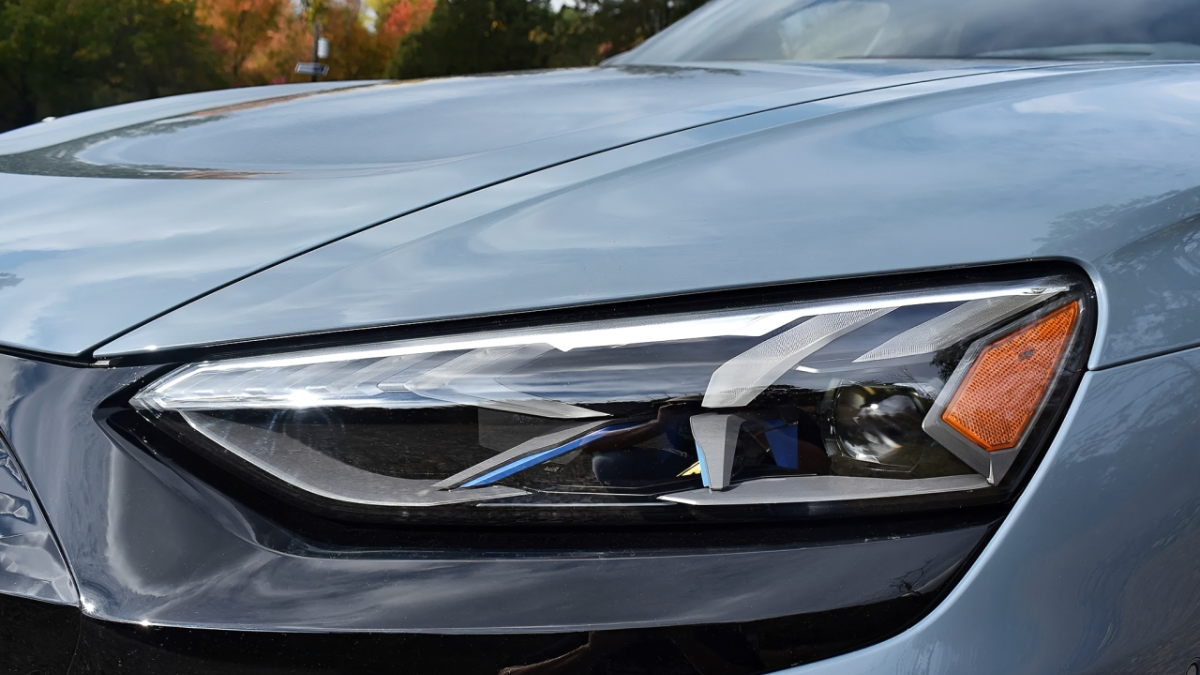 Adaptive Matrix LEDs vs. Standard Headlights: What They Actually Fix About Night-Drive Eye Fatigue