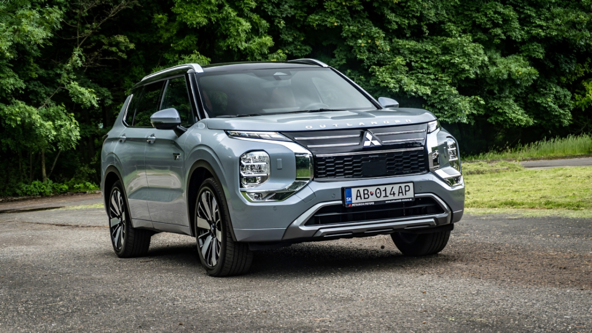 PHEV vs Hybrid: The Hidden Public-Charging Trap on a Weekend Trip