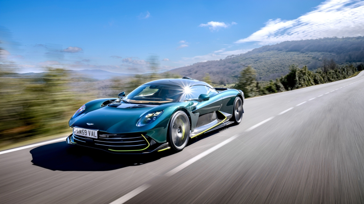 The Sport Mode Highway Trap: Why Heavier Steering Makes You More Tired, Not More Stable