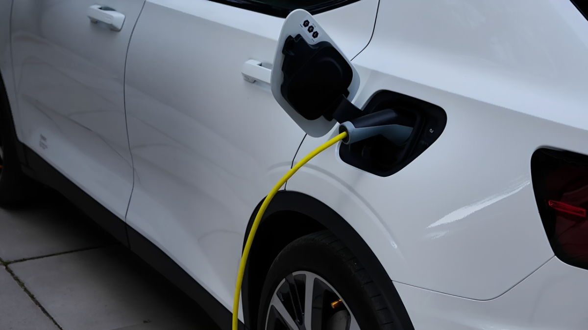 The "Free Hotel Charging" EV Trap: Why Level 2 Chargers Can Ruin Your Next Morning Schedule