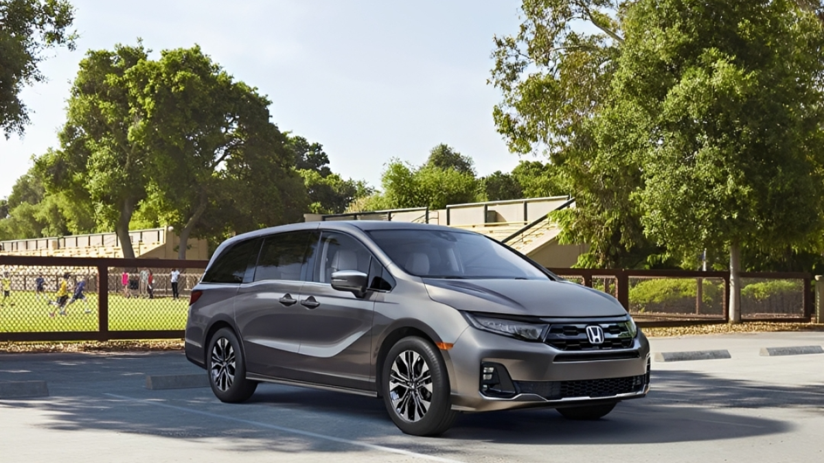 2026 Toyota Sienna vs. 2026 Honda Odyssey: Which Minivan Fits Road Trips Better?