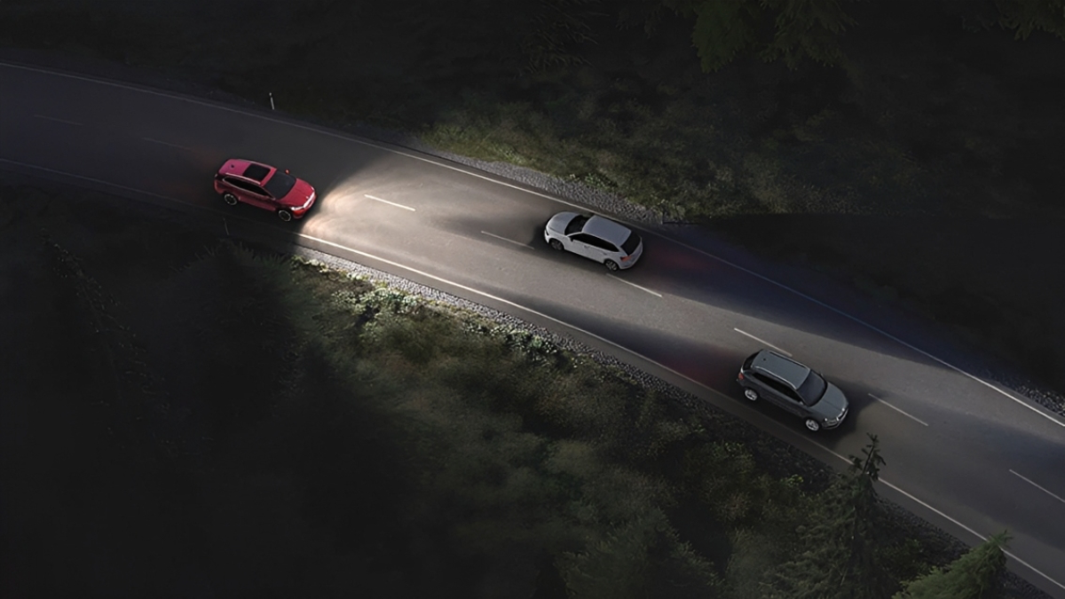 Adaptive Matrix LEDs vs. Standard Headlights: What They Actually Fix About Night-Drive Eye Fatigue