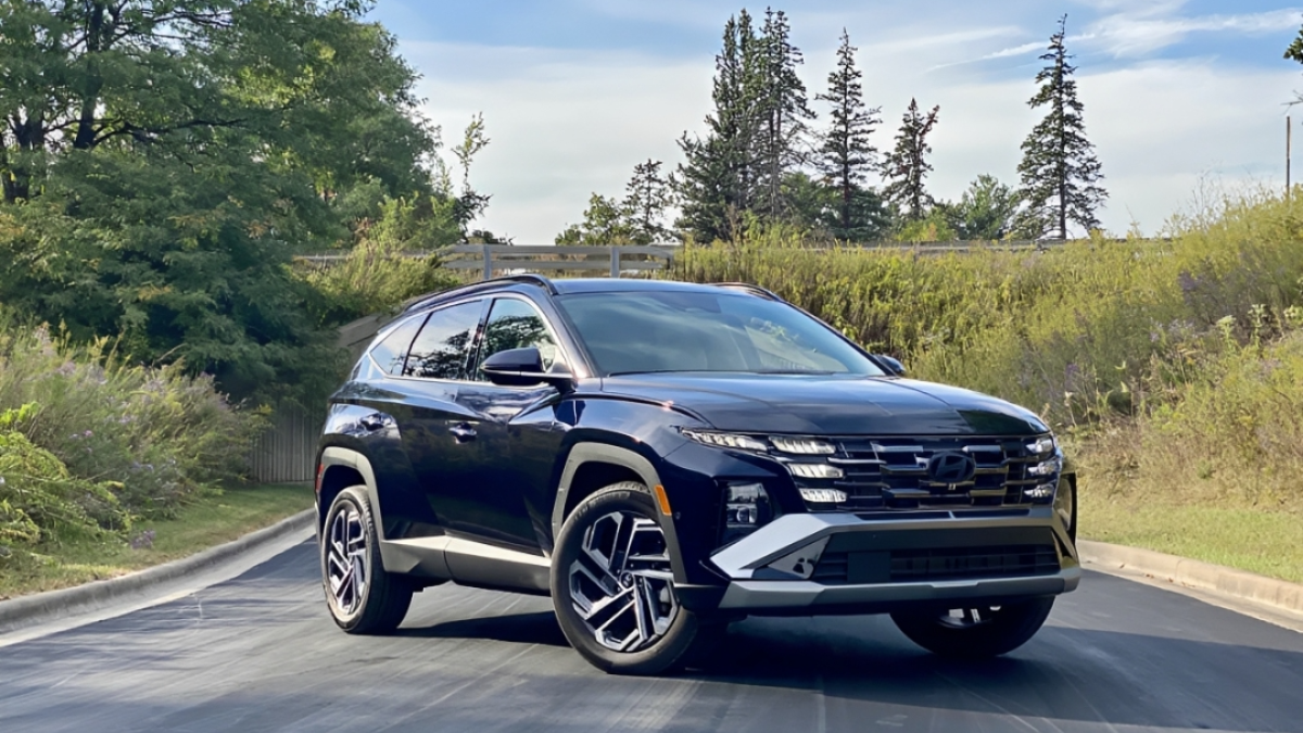2026 Kia Sportage Hybrid vs. 2026 Hyundai Tucson Hybrid: A Weekend Trip Buyer's Guide