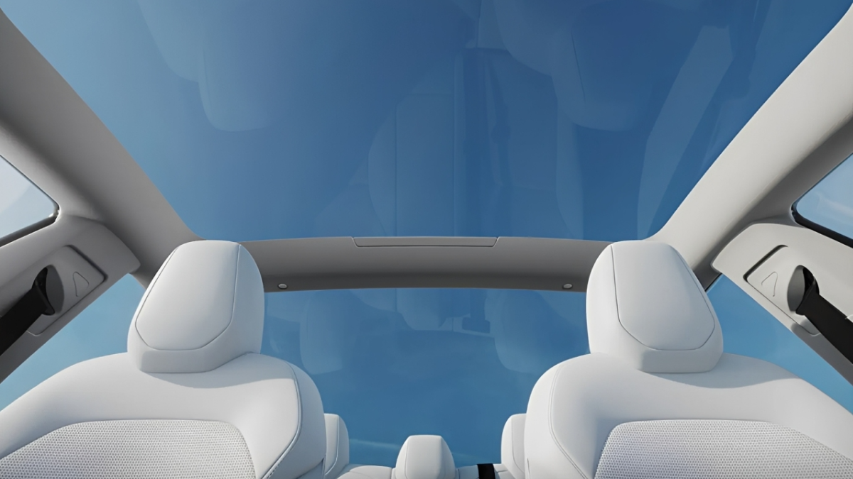 The Panoramic Sunroof Penalty: What That Glass Roof Does in July